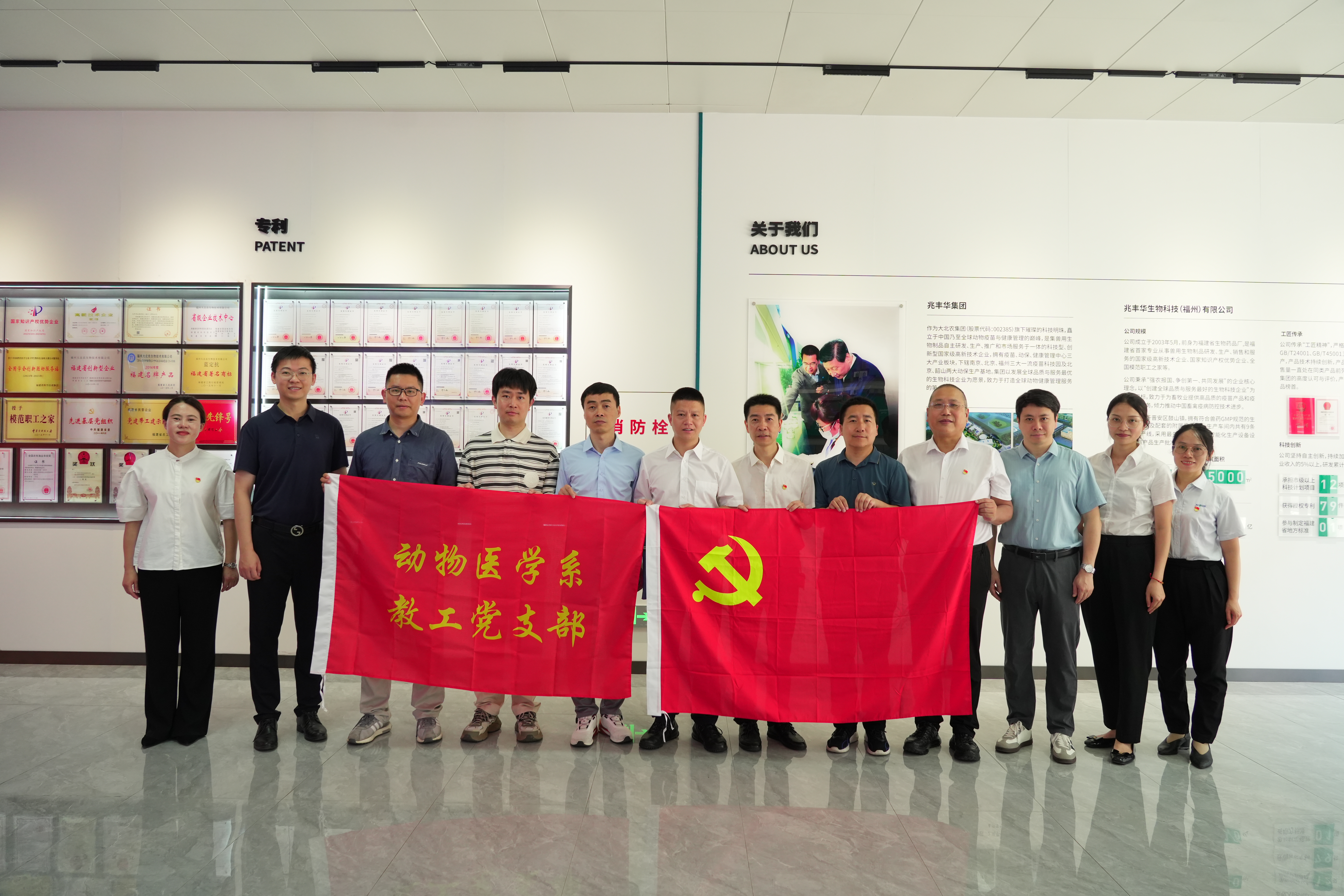参观兽药GMP车间.JPG
